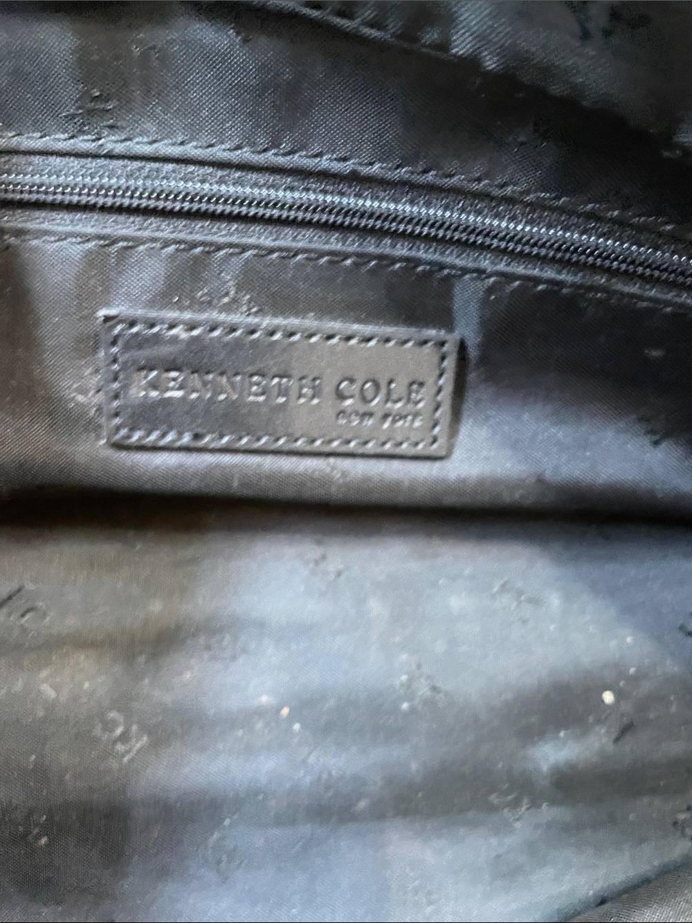 Vintage Kenneth Cole Classic Black Leather Shoulder Bag with Dual Straps - Picture 2 of 10